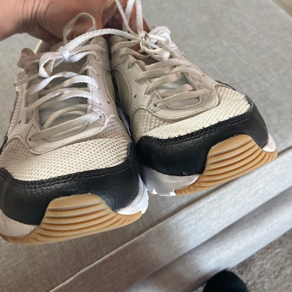 Nike shoes. We’re on display and have 10 written on back - Picture 5 of 5